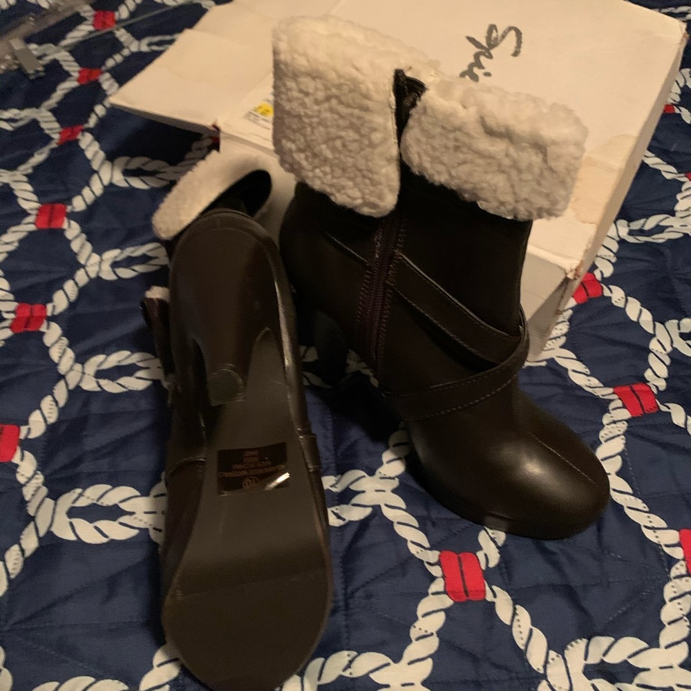 Brown fur lined 3’ heels boots
